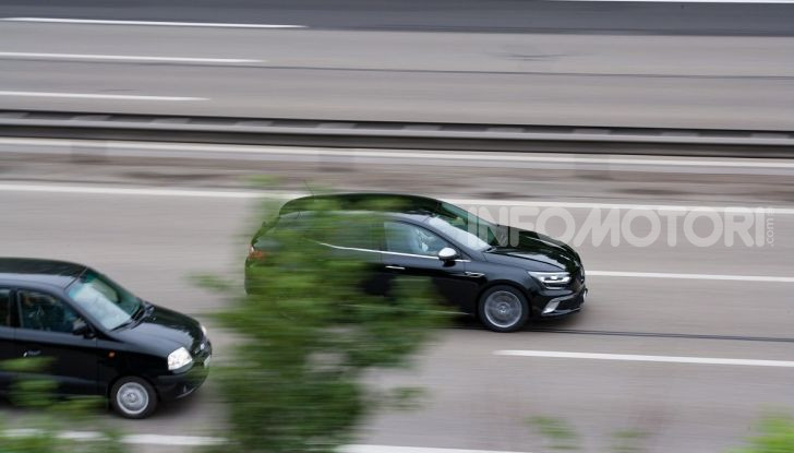 Sorpasso a destra in città e in autostrada: quando è possibile? - Foto 3 di 10