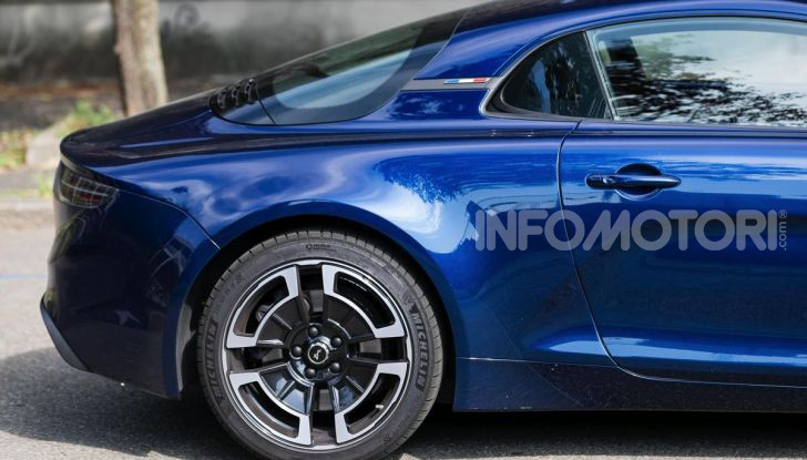 [VIDEO] Prova Alpine A110: i cinque motivi per avere il piccolo gioiello francese - Foto 16 di 45