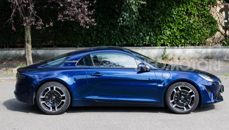 [VIDEO] Prova Alpine A110: i cinque motivi per avere il piccolo gioiello francese - Foto 5 di 45