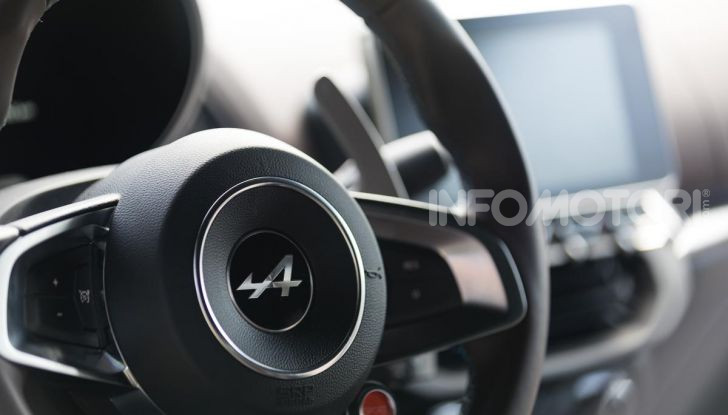 [VIDEO] Prova Alpine A110: i cinque motivi per avere il piccolo gioiello francese - Foto 42 di 45