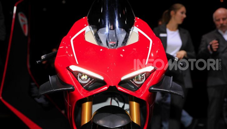 Ducati Panigale V4 R: la rossa a due ruote pronta a conquistare Francoforte - Foto 4 di 8