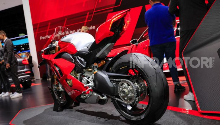 Ducati Panigale V4 R: la rossa a due ruote pronta a conquistare Francoforte - Foto 3 di 8