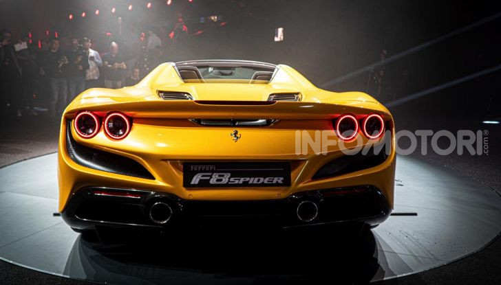 Ferrari F8 Spider: l’urlo dei 720CV a cielo aperto - Foto 4 di 16