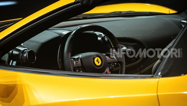 Ferrari F8 Spider: l’urlo dei 720CV a cielo aperto - Foto 6 di 16