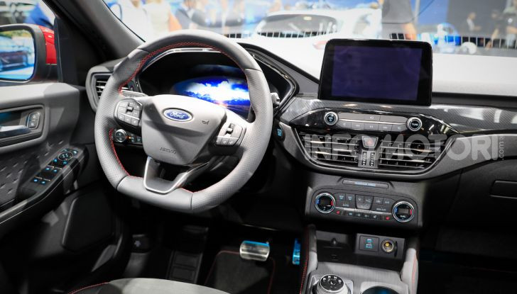 Ford Kuga: la terza generazione è più tecnologica e ibrida - Foto 11 di 14