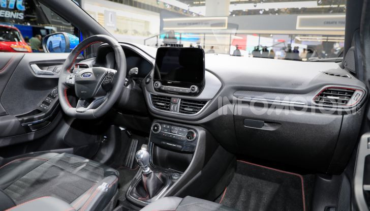 Ford Kuga: la terza generazione è più tecnologica e ibrida - Foto 14 di 14