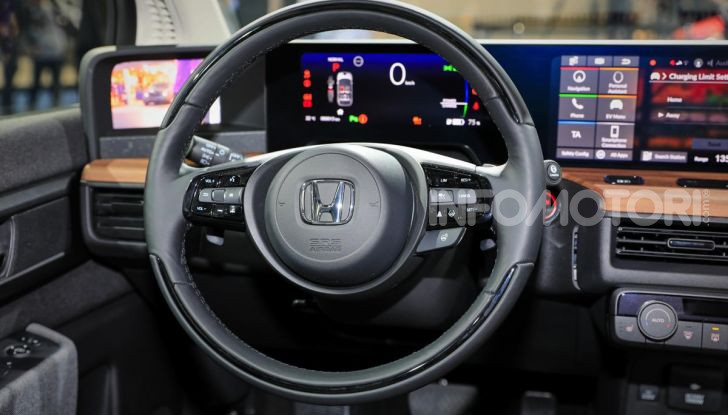 Honda e: tutto quello che sappiamo sulla citycar elettrica retrò - Foto 11 di 35