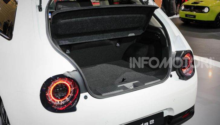 Honda e: tutto quello che sappiamo sulla citycar elettrica retrò - Foto 13 di 35