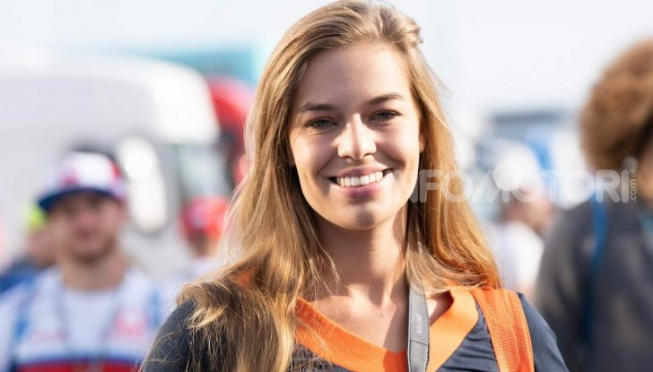 [GALLERY] Le ombrelline più belle del GP di Misano 2019 - Foto 67 di 81