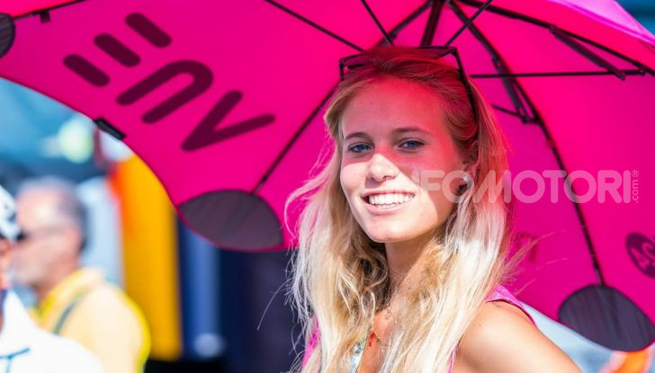 [GALLERY] Le ombrelline più belle del GP di Misano 2019 - Foto 76 di 81