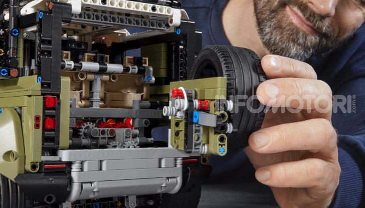 Land Rover Defender LEGO Technic in vendita dal 1 ottobre a 179€ - Foto 13 di 13