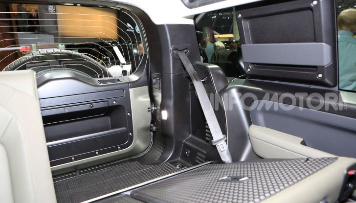 Land Rover Defender 2020, dati e informazioni - Foto 38 di 47