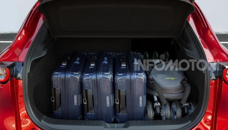 [VIDEO] Prova su strada Mazda CX-30: la giusta misura al crossover giapponese - Foto 18 di 43
