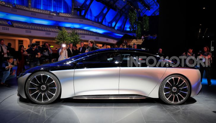 Mercedes-Benz Vision EQS: eleganza, tecnologia e prestazioni full electric - Foto 19 di 30