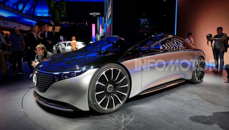Mercedes-Benz Vision EQS: eleganza, tecnologia e prestazioni full electric - Foto 6 di 30