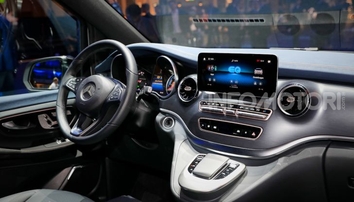 Mercedes Concept EQV: il primo monovolume premium 100% elettrico - Foto 10 di 16