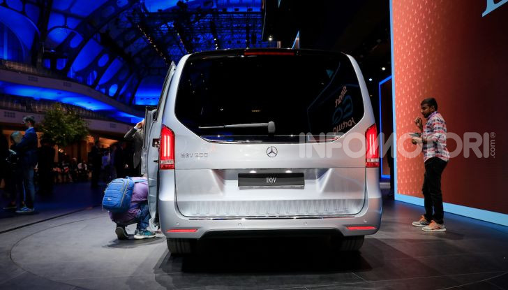 Mercedes Concept EQV: il primo monovolume premium 100% elettrico - Foto 11 di 16