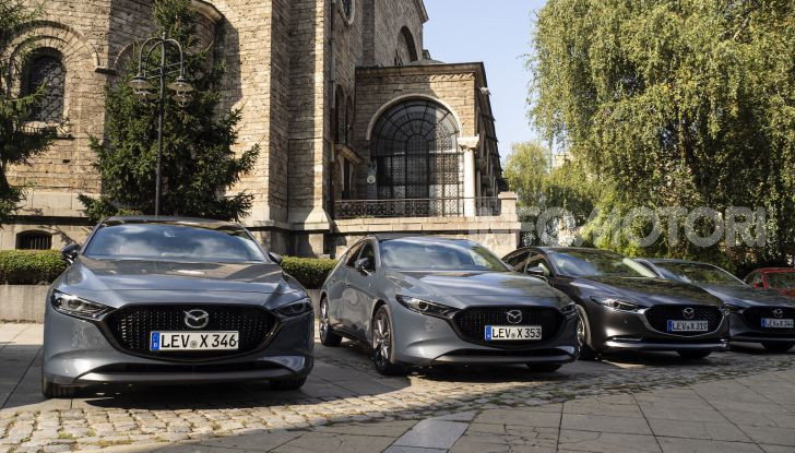 Nuova Mazda 3 Skyactiv-X prova su strada, motori e prezzi - Foto 3 di 8