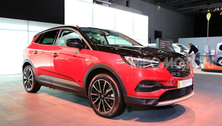 Opel Grandland X Plug-In Hybrid4: trazione integrale e poche emissioni - Foto 1 di 14