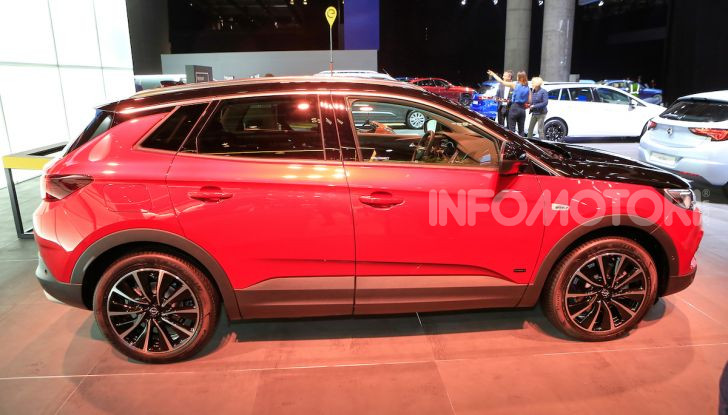 Opel Grandland X Plug-In Hybrid4: trazione integrale e poche emissioni - Foto 3 di 14
