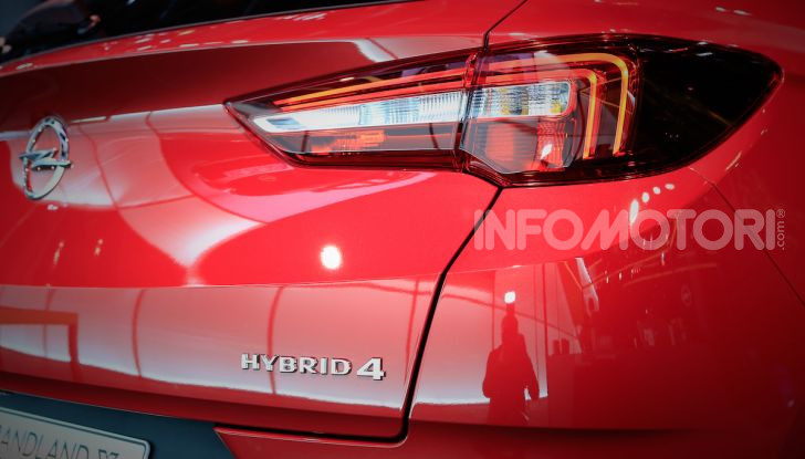Opel Grandland X Plug-In Hybrid4: trazione integrale e poche emissioni - Foto 4 di 14