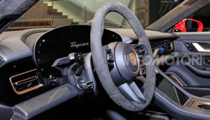 Porsche Taycan 2020, foto e dati della versione definitiva - Foto 33 di 33