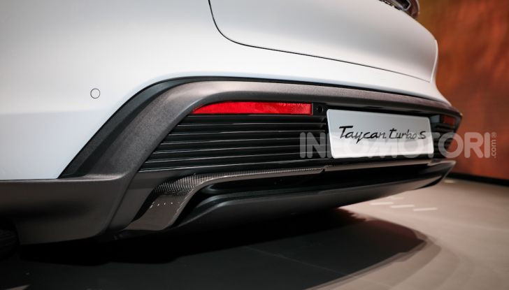 Porsche Taycan 2020, foto e dati della versione definitiva - Foto 12 di 33