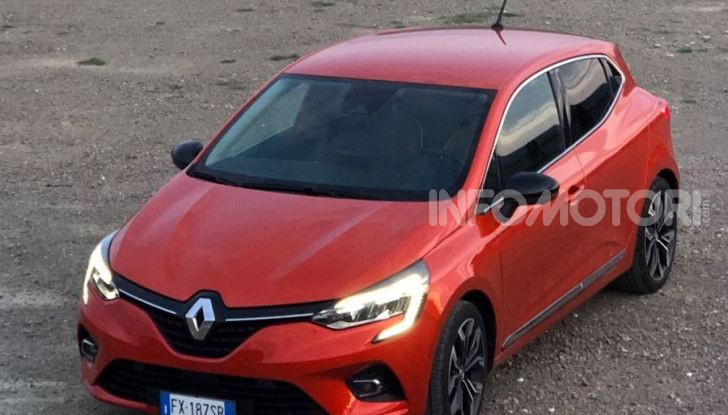 Renault Clio: il restyling 2023 al debutto in aprile, ecco le novità - Foto 20 di 20