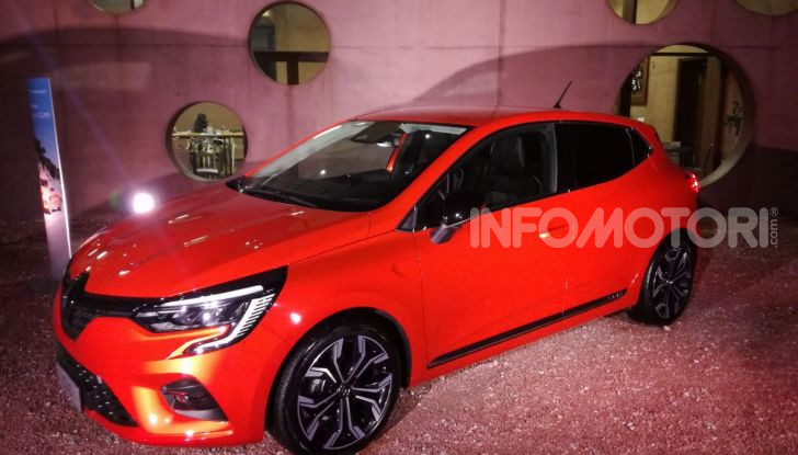 Renault Clio: il restyling 2023 al debutto in aprile, ecco le novità - Foto 5 di 20