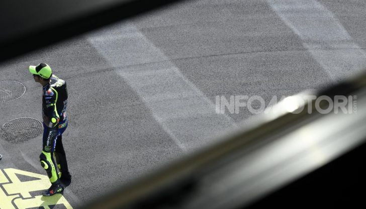 Valentino Rossi verso Misano con la sua Yamaha M1… per le strade di Tavullia! - Foto 27 di 39