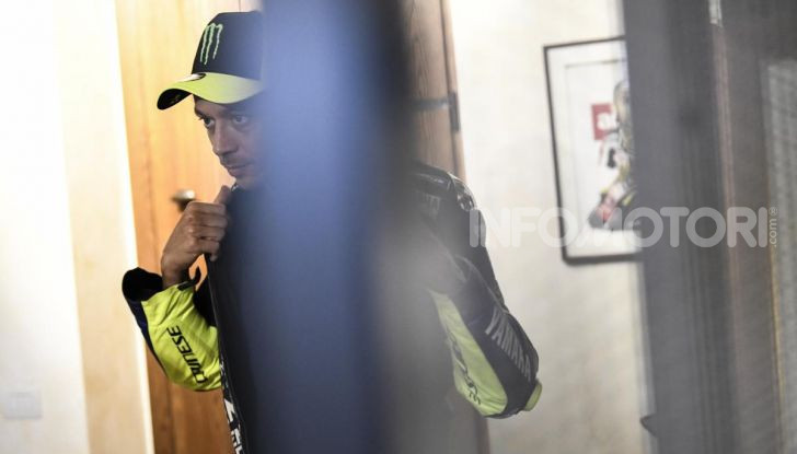 Valentino Rossi verso Misano con la sua Yamaha M1… per le strade di Tavullia! - Foto 35 di 39