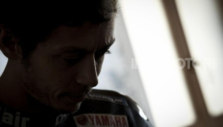 Valentino Rossi verso Misano con la sua Yamaha M1… per le strade di Tavullia! - Foto 33 di 39