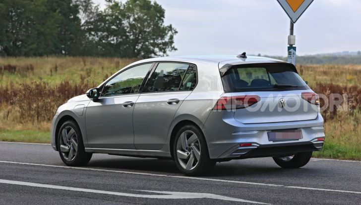 Nuova Volkswagen Golf 8 GTE: elettrica, sportiva e connessa - Foto 21 di 24