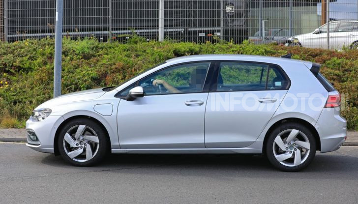 Nuova Volkswagen Golf 8 GTE: elettrica, sportiva e connessa - Foto 15 di 24