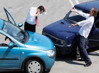 Incidente auto in parcheggio: cosa succede se il responsabile scappa?
