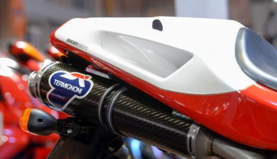 Scarico moto aftermarket: basta che sia omologato per essere in regola?