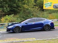 Tesla Model S al Nurburgring per battere il record della Porsche Taycan