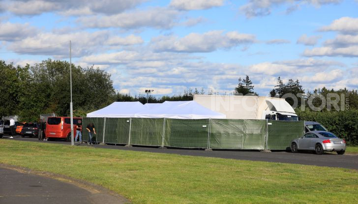 Tesla Model S al Nurburgring per battere il record della Porsche Taycan - Foto 35 di 35