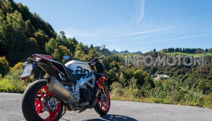 Aprilia Tuono V4 1100 Factory: hypernaked alla portata di tutti - Foto 5 di 32