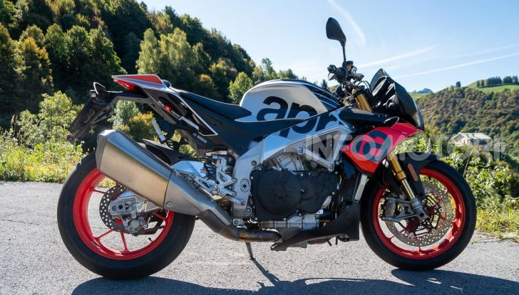 Aprilia Tuono V4 1100 Factory: hypernaked alla portata di tutti - Foto 18 di 32