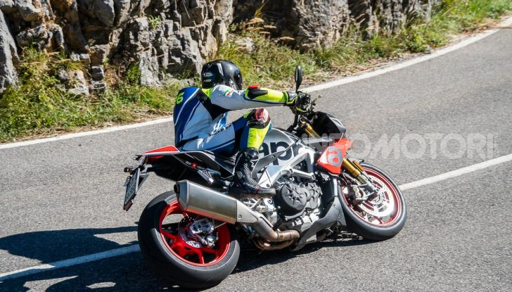 Aprilia Tuono V4 1100 Factory: hypernaked alla portata di tutti - Foto 27 di 32