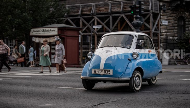 BMW Isetta, l’auto che salvò 9 persone durante la Guerra Fredda - Foto 3 di 4