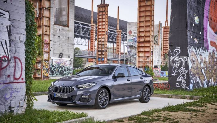 BMW Serie 2 Grand Coupé 2020, trazione anteriore e nuovo stile - Foto 1 di 49