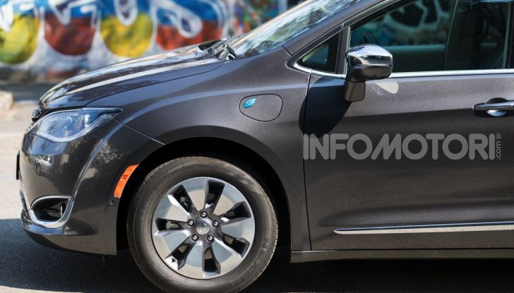 Chrysler Pacifica: confermato l’arrivo della versione 100% elettrica - Foto 3 di 29