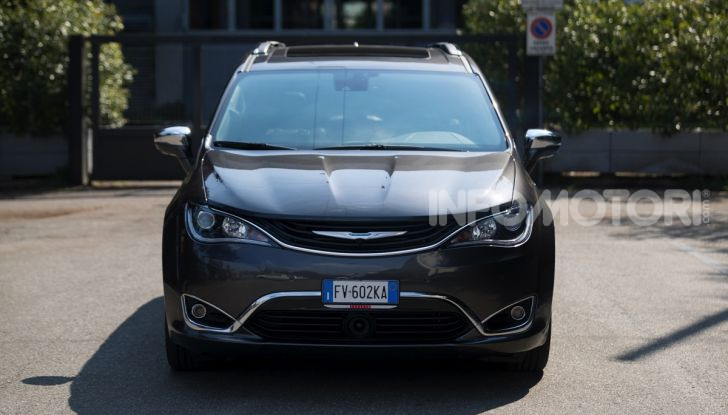 Chrysler Pacifica: confermato l’arrivo della versione 100% elettrica - Foto 2 di 29