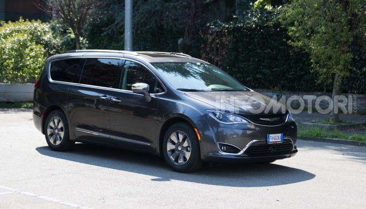 Chrysler Pacifica: confermato l’arrivo della versione 100% elettrica - Foto 1 di 29