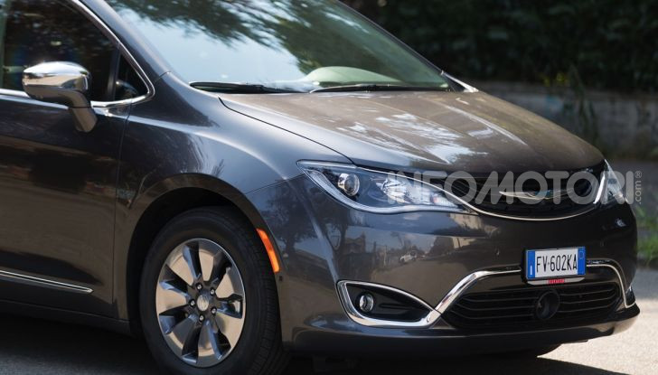 Chrysler Pacifica: confermato l’arrivo della versione 100% elettrica - Foto 4 di 29