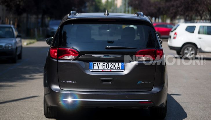 Chrysler Pacifica: confermato l’arrivo della versione 100% elettrica - Foto 17 di 29