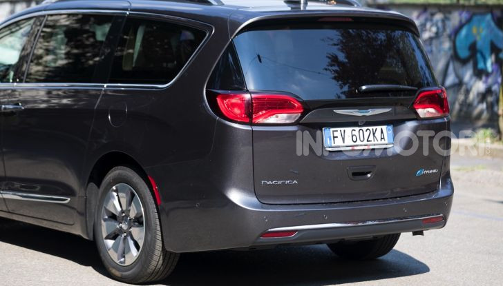 Chrysler Pacifica: confermato l’arrivo della versione 100% elettrica - Foto 18 di 29
