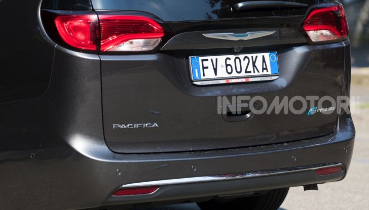 Chrysler Pacifica: confermato l’arrivo della versione 100% elettrica - Foto 19 di 29